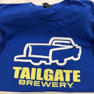 BLUE NOVELTY T SHIRT  XL. Very cute!!On front  “TAILGATE BREWERY” nwot